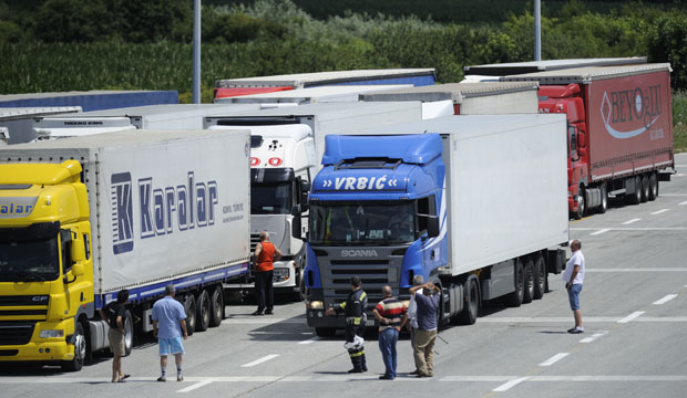 ХРВАТСКИ ЦИРАНИЦИ ЗАДАЈУ МУКЕ ПРЕВОЗНИЦИМА: Пломбама пуне касу